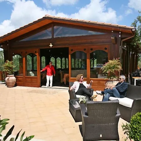 Tenuta Padre Pio アパートホテル