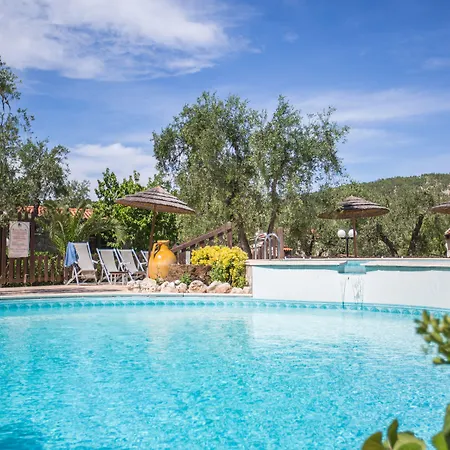 アパートホテル Tenuta Padre Pio ヴィエステ