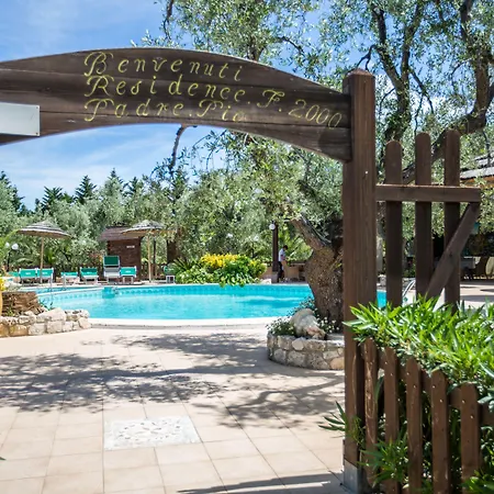 アパートホテル Tenuta Padre Pio ヴィエステ