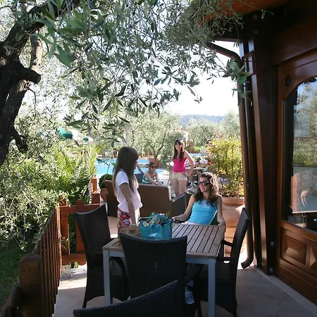 Tenuta Padre Pio アパートホテル