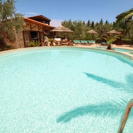 アパートホテル Tenuta Padre Pio 4*