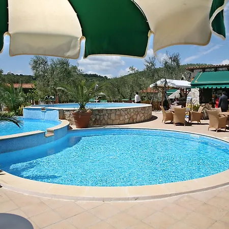 Tenuta Padre Pio 4*